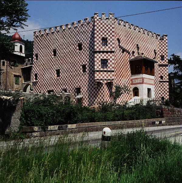 CASA DOGANALE CON PERTINENZA A COLMA