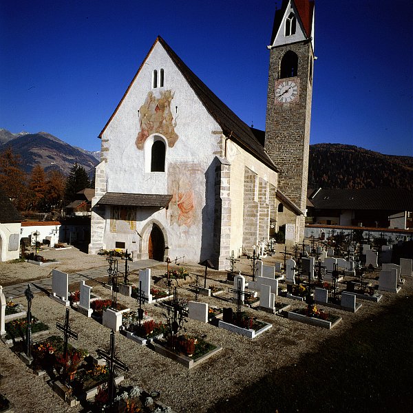 PARROCCHIALE DI SAN GIORGIO CON CAPPELLA CIMITERIALE E CIMITERO A SAN GIORGIO