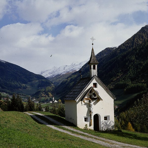 CAPPELLA E MULINO PRESSO IL MASO VOPPICHL