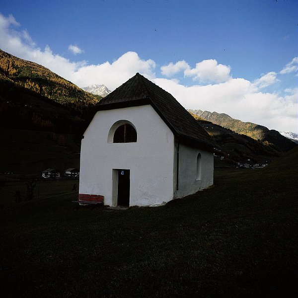 CAPPELLA DELLA MADONNA E ANTICO CIMITERO PRESSO IL MASO WEIßBACHL