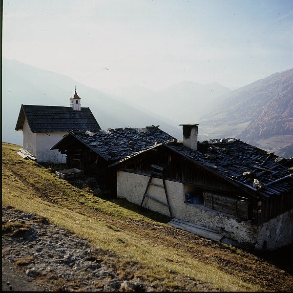 GRANAIO E CAPPELLA PRESSO IL MASO NIEDERSTEIN