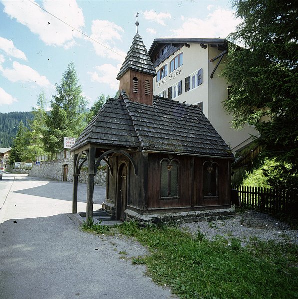 CAPPELLA SULLA STRADA STATALE