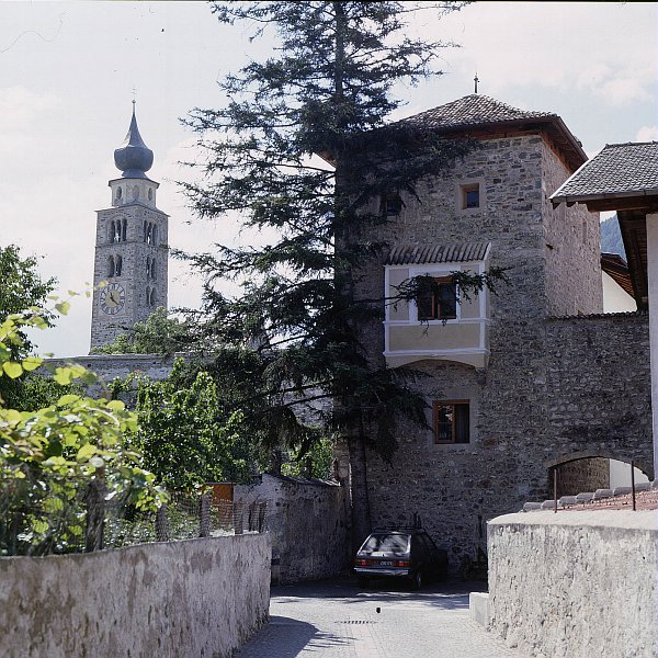 SPATZENTURM CON CORTILE