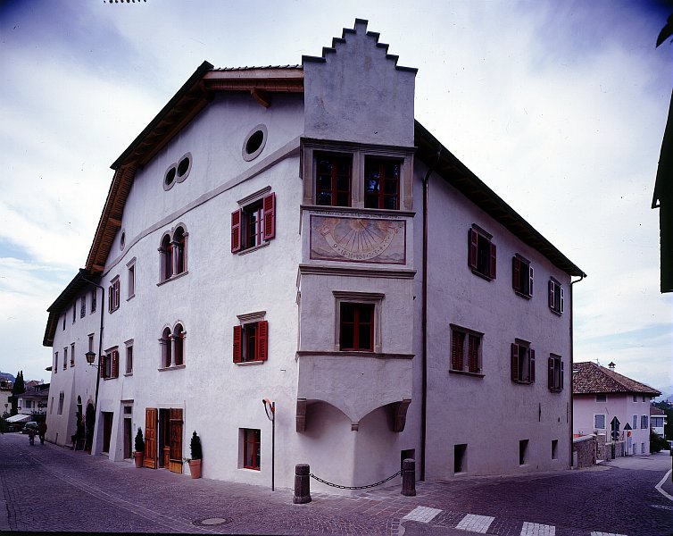 VECCHIA FARMACIA, VIA JOSEF INNERHOFER 35