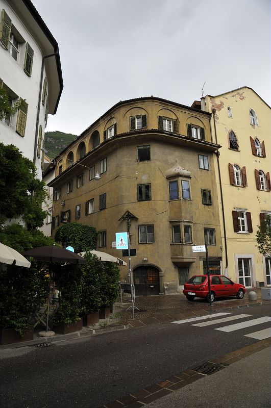 VIA ANDREAS HOFER 28