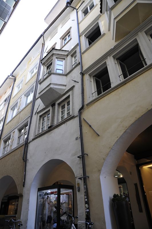 PORTICI 63 - VIA ARGENTIERI 20B-22