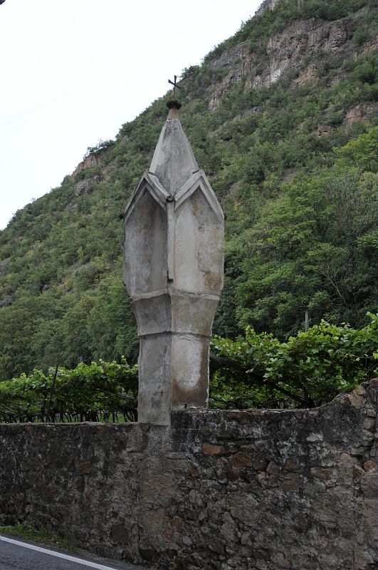 EDICOLA SULLA VECCHIA STRADA PER MERANO