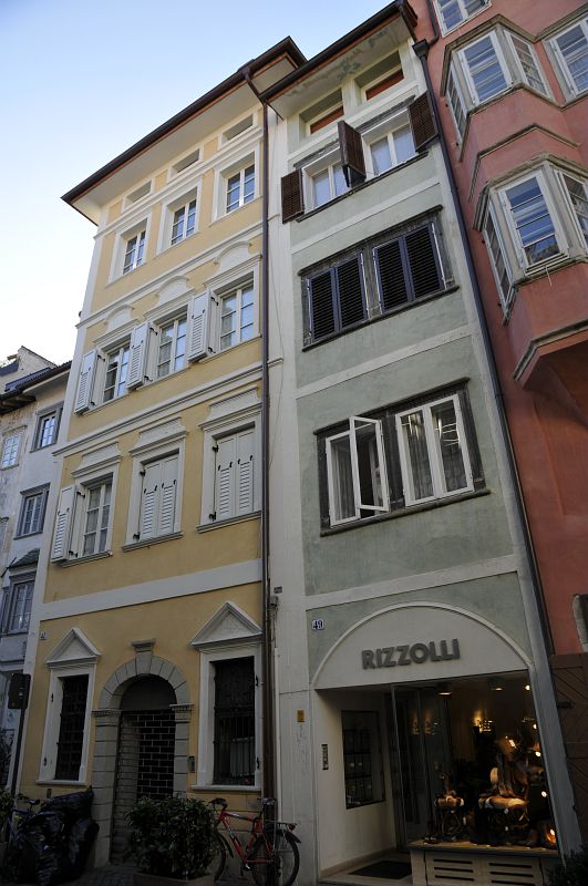 PORTICI 54-56 -  VIA STREITER 47-49