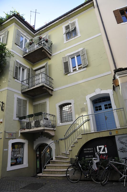 PORTICI 8 - VIA STREITER 9