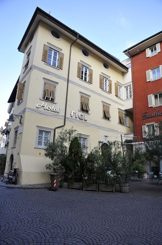 PIAZZA DEL GRANO 8 - VIA ARGENTIERI 2