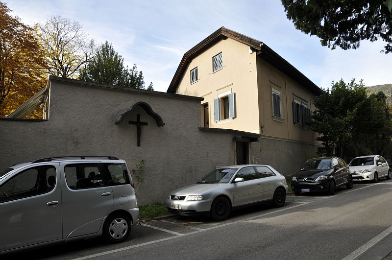 PAUGGER CON PADIGLIONE NEL GIARDINO