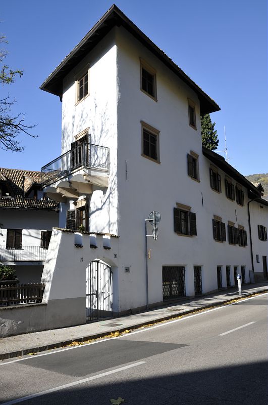 HUBBAUER, VIA BEATO ARRIGO 25