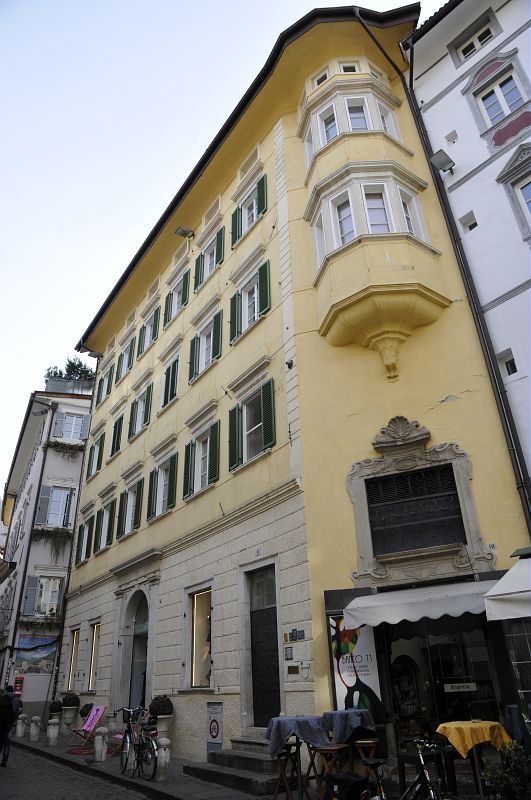 PORTICI 72 - PIAZZA ERBE 8-10