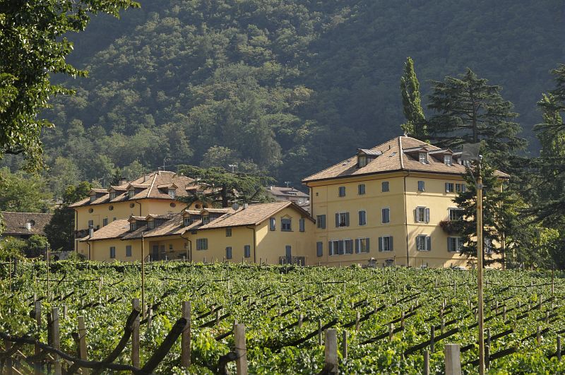 PALAZZO FERRARI  CON EDIFICI ANNESSI E PARCO