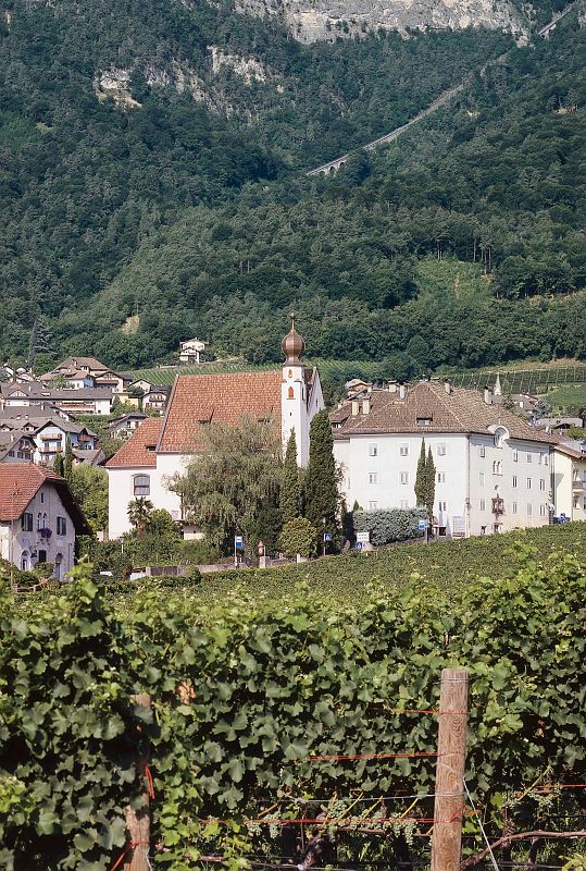 CONVENTO DELLE SUORE TERZIARIE CON CHIESA DELL'IMMACOLATA CONCEZIONE  E GIARDINO