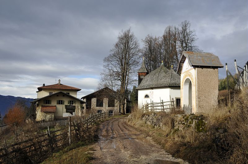 CASA DI VILLEGGIATURA BARONI CON CAPPELLA DI SANTA MARIA DELLA NEVE