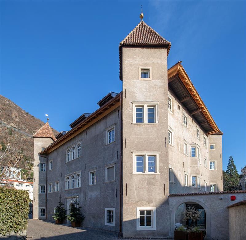 HÖRTENBERG CON GIARDINO E RUSTICO