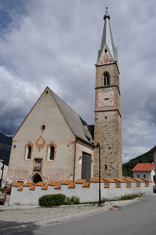 PARROCCHIALE DELLA NATIVITÀ DI MARIA VERGINE CON CAPPELLA CIMITERIALE E CIMITERO