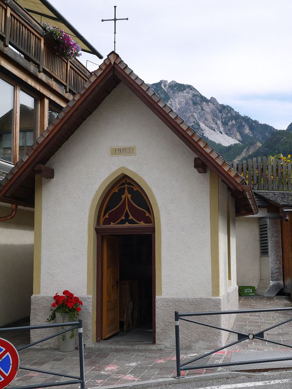 CAPPELLA DI LOURDES A LA VILLA