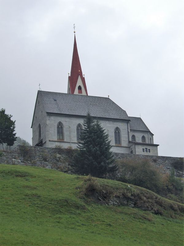 PARROCCHIALE DI SAN VOLFANGO CON CAPPELLA E CIMITERO A RIVA DI TURES