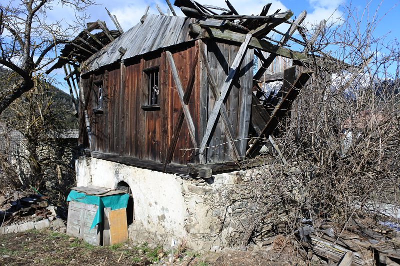 DUE GRANAI PRESSO IL MASO GASSER A MARCA