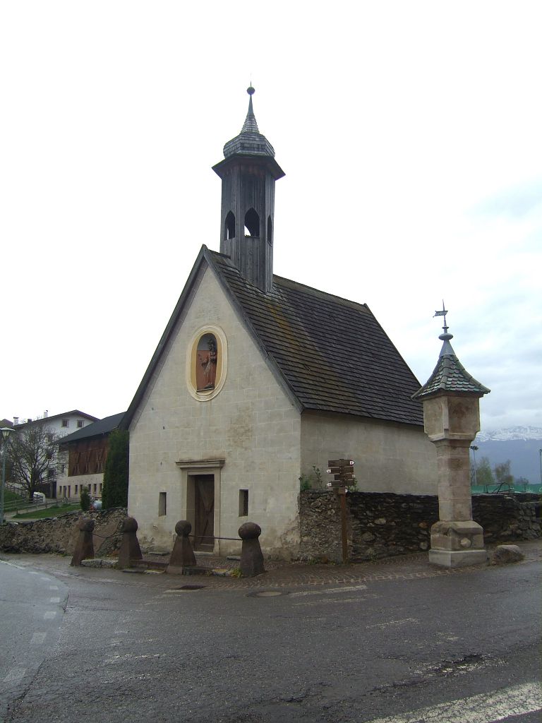 CAPPELLA DELLA MADONNA DI EINSIEDELN CON EDICOLA