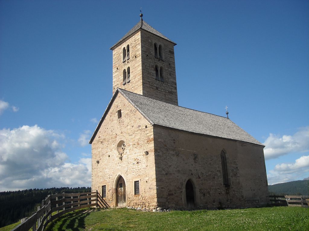 CHIESA DI SAN GIACOMO A LAVENA
