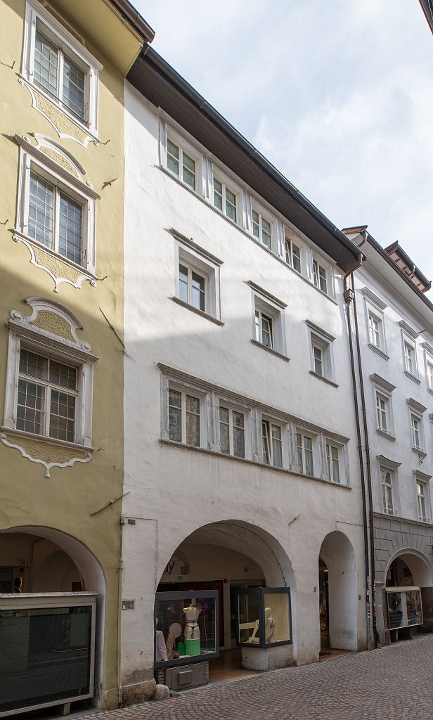 PORTICI 12 - VIA STREITER 13